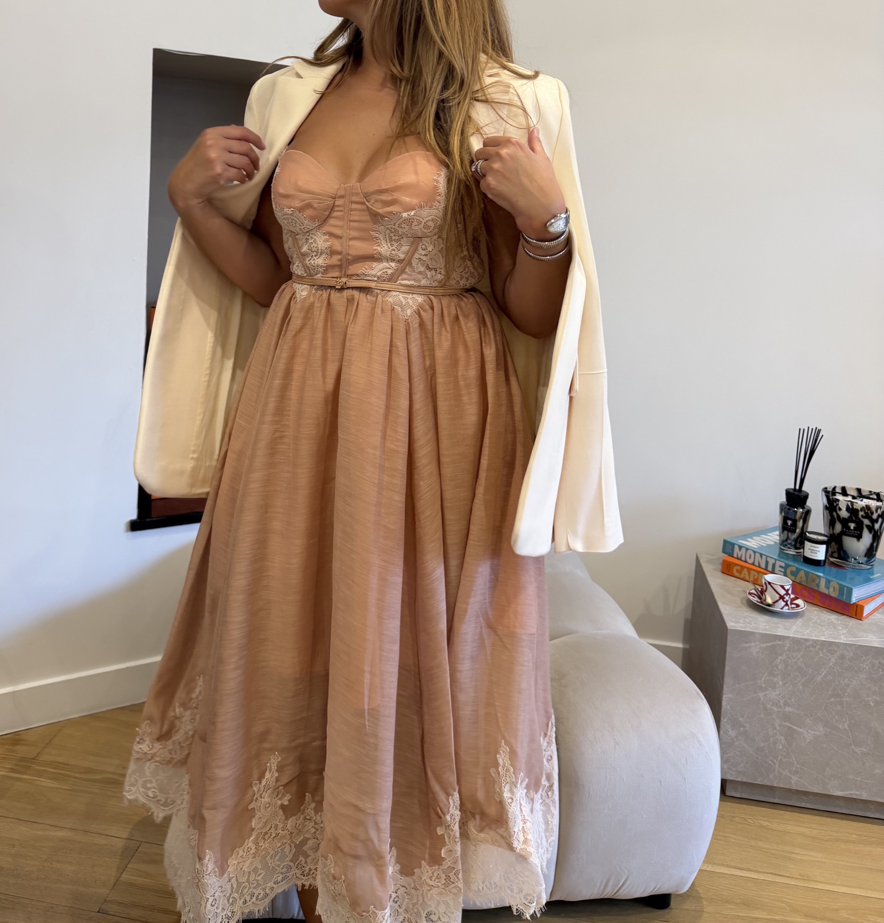 Robe champagne dentelle — vue portée